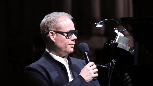 Come Max Richter, un ex punk amante della musica classica, ha cambiato Hamnet di Chlo&eacute; Zhao (finale incluso)