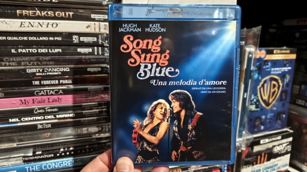 Song Sung Blue 2K - La musica che riaccende due vite