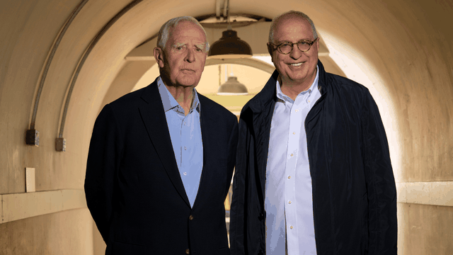 Tiro al piccione chi era davvero John Le Carré Intervista ai figli dello scrittore e al documentarista Errol Morris