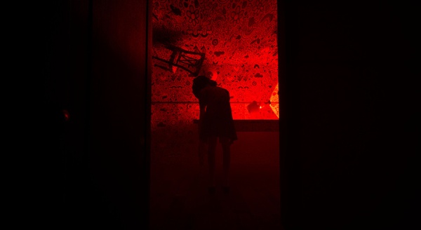 The Familiar Stranger, un horror psicologico raffazzonato e dimenticabile