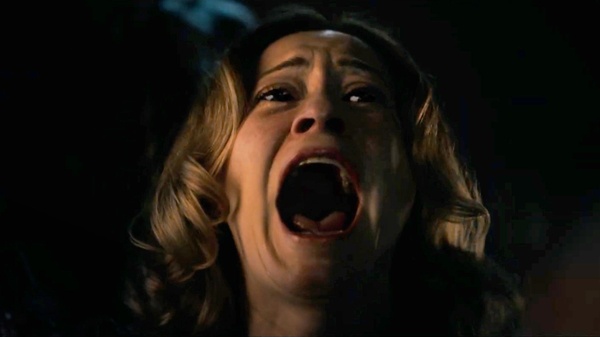 Shelby Oaks - Il covo del male: un horror derivativo che scade nei cliché 