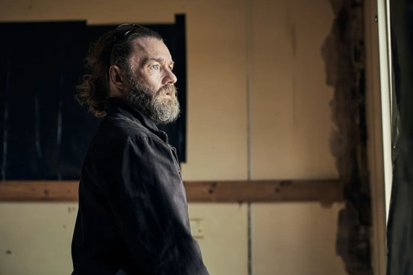 The Stranger, recensione: un thriller rude e oscuro come l'Australia