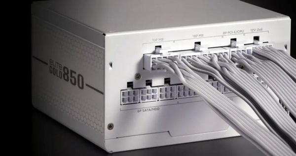 Cooler Master White Edition – Si amplia la gamma Elite Gold