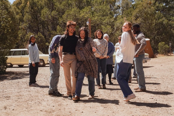 Waco: il processo. Trama e recensione della nuova miniserie di Paramount+