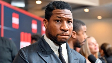 L'attore Jonathan Majors e finito nei guai con accusa di violenza