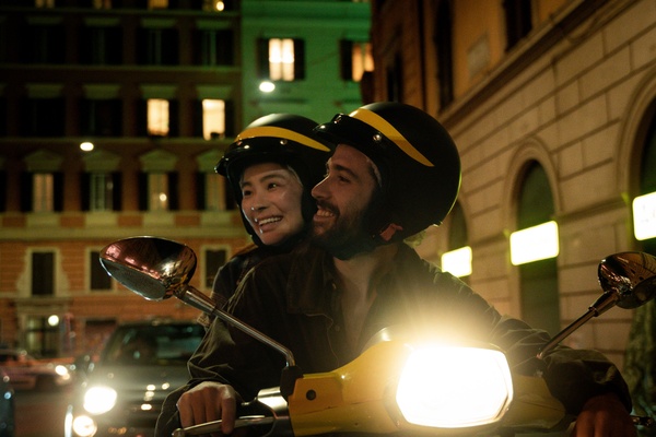 La città proibita, recensione: come Gabriele Mainetti regista di mazzate in Italia nessuno mai