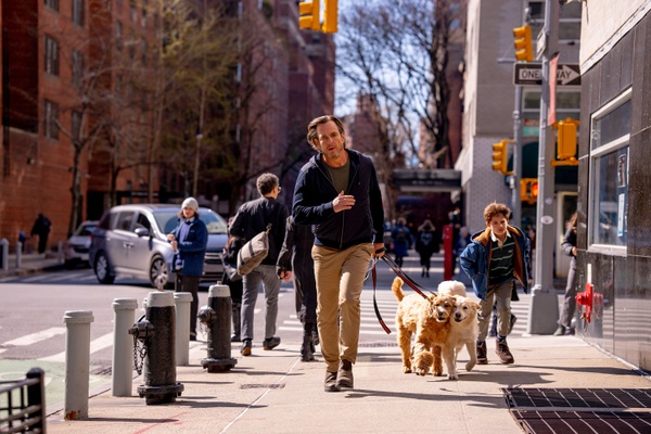 È l’Ultima Battuta?, recensione: fare stand-up comedy per ritrovare sé stessi
