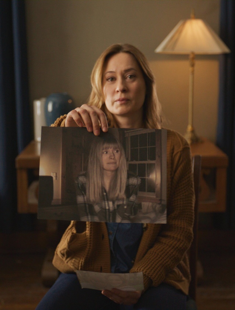 Shelby Oaks - Il covo del male: un horror derivativo che scade nei cliche 