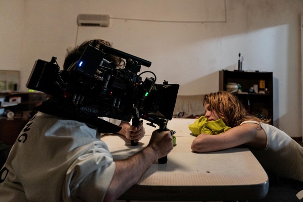 Dostoveskij a Berlino, i D’Innocenzo raccontano la serie Sky: “vogliamo che lo spettatore faccia attenzione, ma non diamo giudizi”