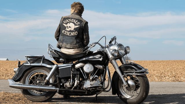 The Bikeriders recensione Jeff Nichols il rombo del vecchio cinema a stelle e strisce tutto cilindrate sex symbol e malinconia