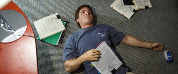 Sul set de La Grande Scommessa insieme ad Adam McKay, Steve Carrell e Christian Bale