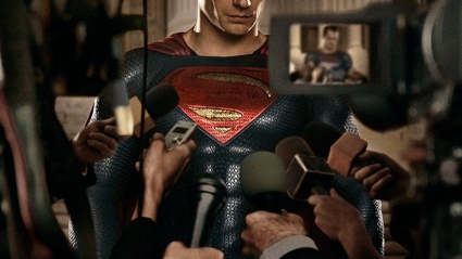 Due nuove immagini ufficiali per Batman V Superman! Il film e VM18 ma al cinema sara censurato