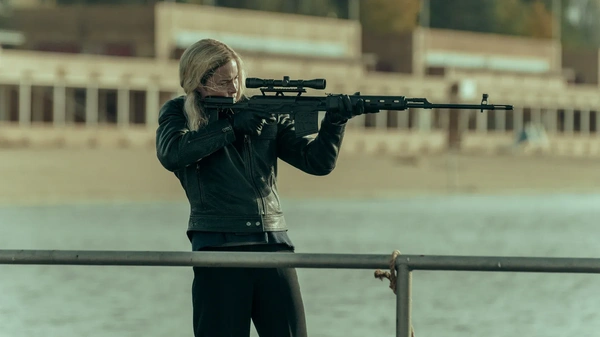 Unfamiliar: una tesa spy-story a sfondo familiare 