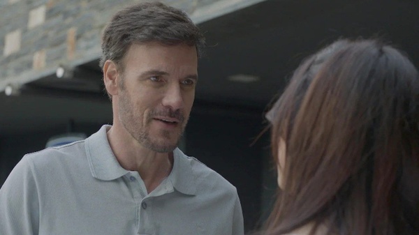 Ángela: una donna in fuga da un marito violento, tra verità e inganni