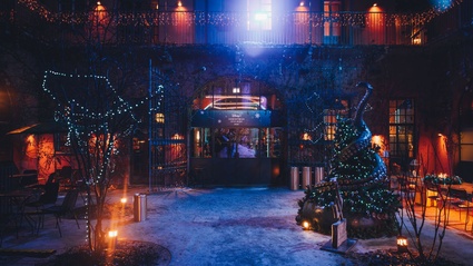 Disney+ Christmas Village 2025: la visita in anteprima tra luci, serie cult e tanta nostalgia degli anni Zero