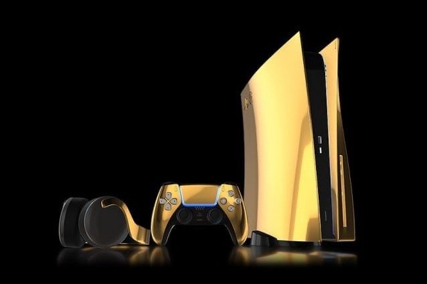 Una Playstation 5 placcata d'oro
