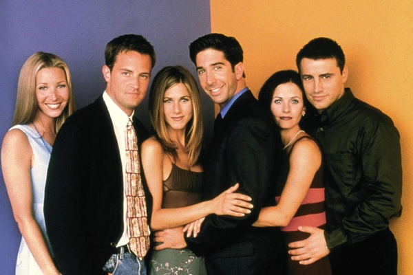 Matthew Perry è morto. Il nostro ricordo di una vita di lotta solitaria