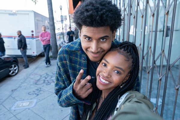 Per sempre: il teen drama di Netflix fra superficialità e immagini patinate