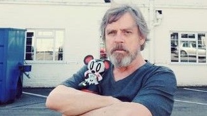 Mark Hamill su Star Wars VII: salire sulla Millennium Falcon, la segretezza sul set e il messaggio per Lucas!