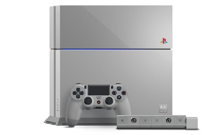 Sony mette allasta la PS4 del venennale n1