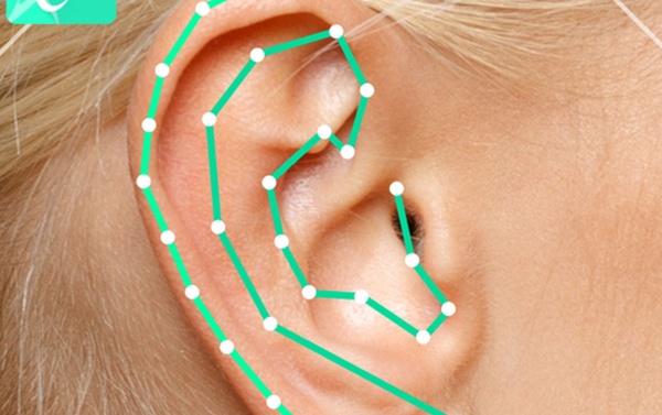 Per Creative le cuffie diventano "olografiche"