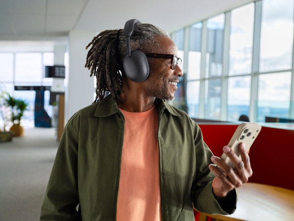 Logitech Introduces Zone Vibe Pro: A Single Headset for Work, Music, and Everyday Life