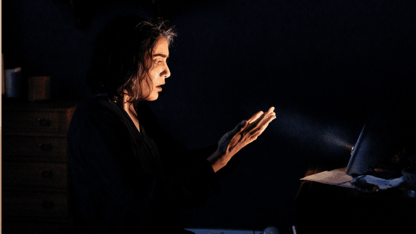 Das Licht, il sogno di un mondo che migliora da se e morto: la recensione del film d'apertura della Berlinale