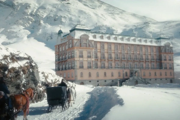 Winter Palace: la prima serie svizzera di Netflix ci riporta al 1899