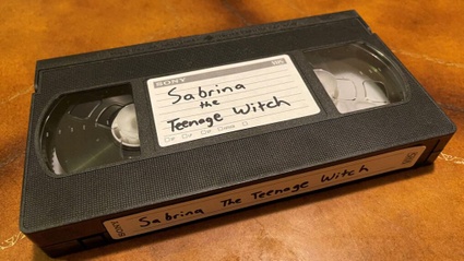 Si dimentica di restituire una VHS noleggiata 22 anni prima: accusata di appropriazione indebita