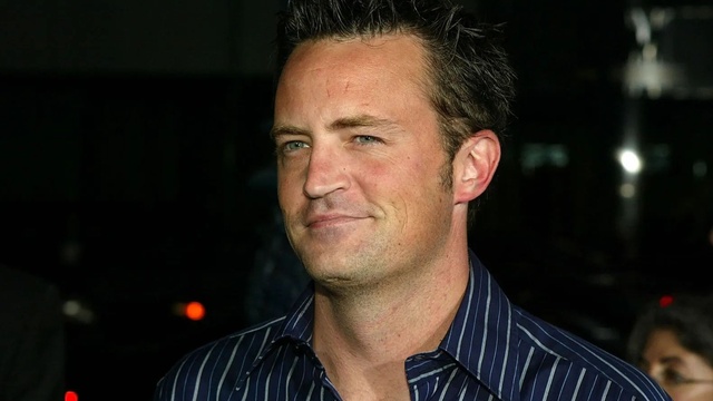 Matthew Perry è morto Il nostro ricordo di una vita di lotta solitaria
