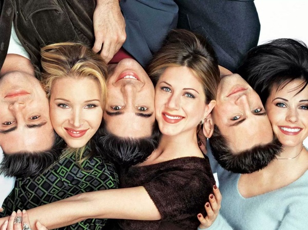 Speciale Friends, la sitcom che tutti amavano: la comicità, gli amori, le guest star, la modernità.