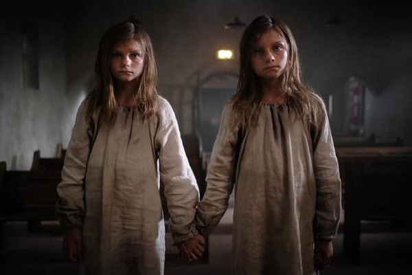 The Burning Girls: la recensione della miniserie di Paramount+ con Samantha Morton