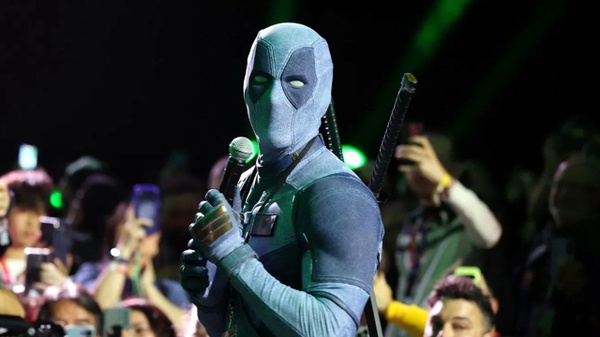 Deadpool Invades Marvel Panel in Unseen Costume