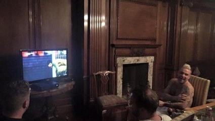 Prima dei concerti, Robbie Williams gioca con la... hum.. Playstation?