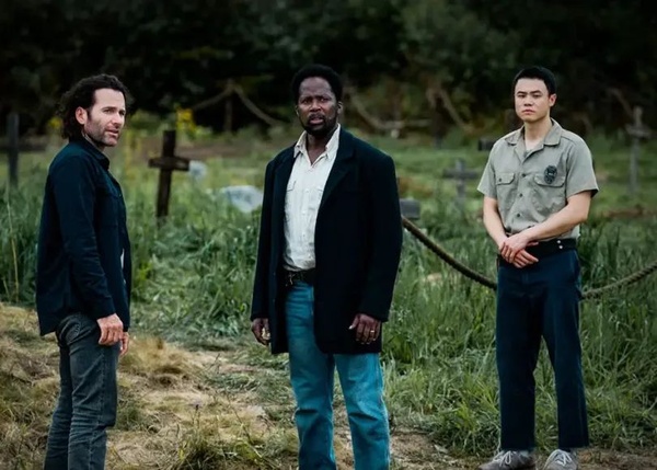 FROM: trama, personaggi, segreti del successo. Tutto sulla geniale serie di Paramount+