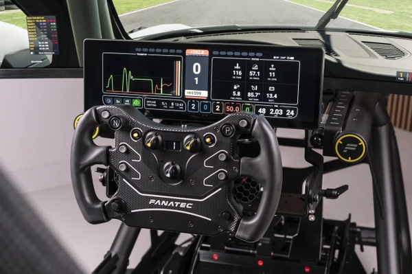 Fanatec lancia il supporto XENEON EDGE per sim racing
