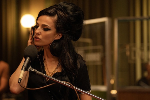 Back to black, la recensione del film che racconta la vita e la carriera di Amy Winehouse