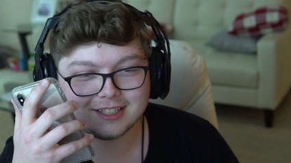 Uno streamer paga i debiti studenteschi della madre con i soldi vinti su Fortnite