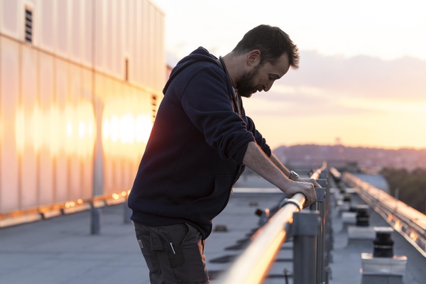 Adolescence, Hacks, The Studio, The Pitt sono le serie dell’anno secondo gli Emmy Awards