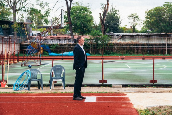 Nonostante, recensione: Mastadrea da regista osa una storia “poco italiana”, ma è vittima della malinconia romana