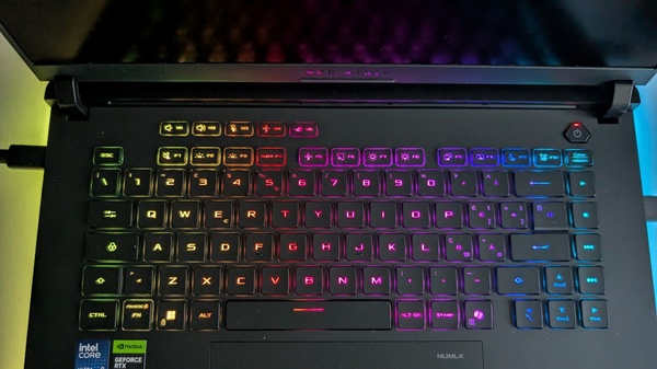 ASUS ROG Strix Scar 16 (2025), recensione