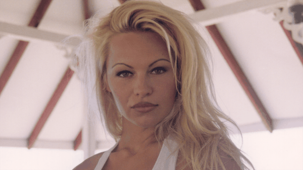 La stella di Pamela Anderson è tornata a brillare, solo in maniera differente