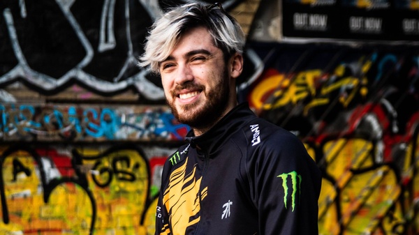 Pow3r: il famoso youtuber e stato minacciato in diretta