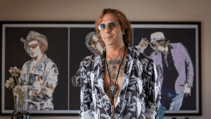 Checco Zalone non ha paura del politicamente corretto ne di James Cameron: il racconto di Buen Camino 