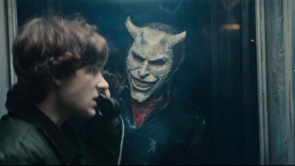 Black Phone 2 - Trailer del ritorno del mostro mascherato