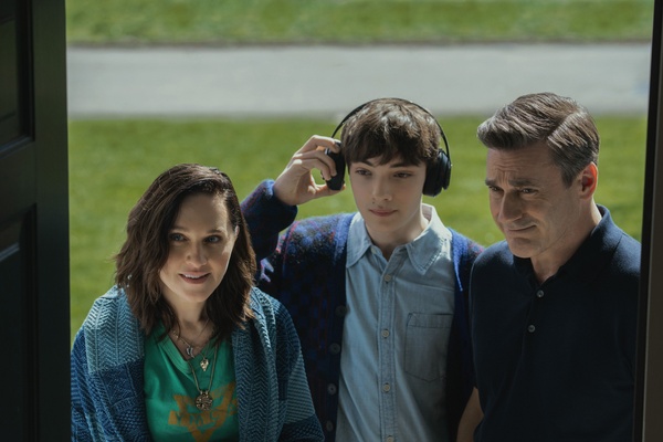 Your Friends & Neighbors, Jon Hamm “turista del furto” ci ricorda quanto ci è mancato: la recensione della serie Apple TV+