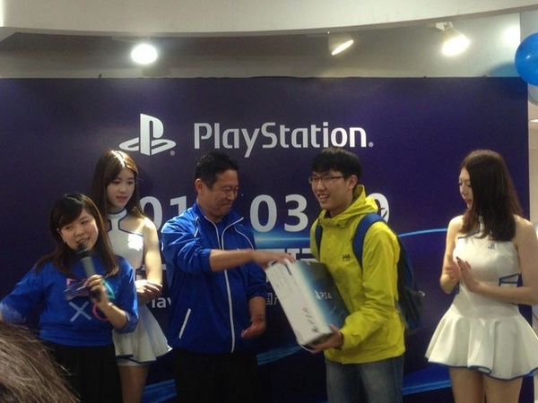 Come e andato il lancio di PS4 in Cina?