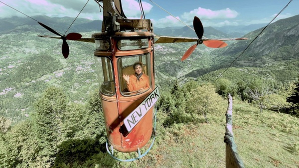 Gondola: la recensione del film che racconta l'amore senza una parola 