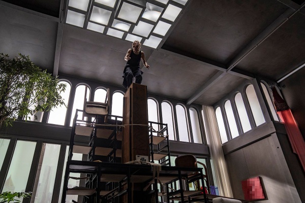 Inside: trama, recensione e chiave di lettura del film con Willem Dafoe