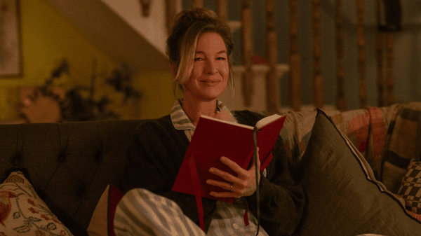 Anche Bridget Jones merita tenerezza (e un toy boy): Un amore di ragazzo e il trionfo di una 50enne con la testa a posto